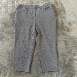 NWT Chico's Fabulously Slimming Straight Leg Capris 2 LARGE Gingham Seersucker
